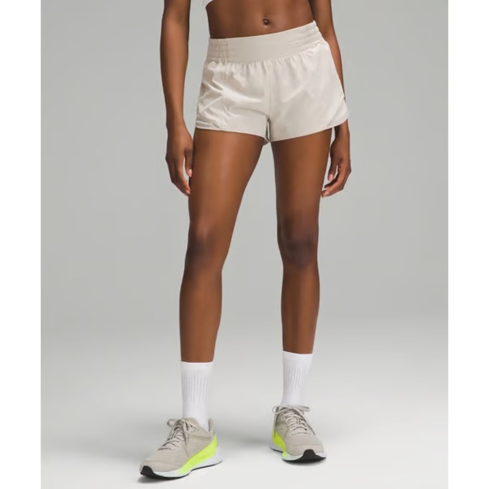 Lululemon Hotty Hot High-Rise Lined Short 2.5 Mojave Tan